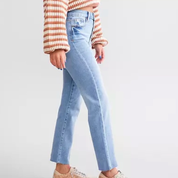 Hidden Multiple Button High-Rise Cropped Straight Tracey Jean (Size 25) - Picture 6 of 7